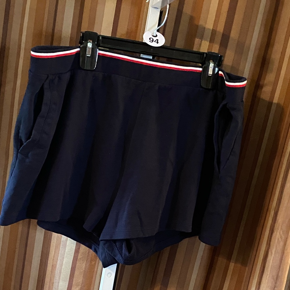 94 Tommy Hilfiger size XXL